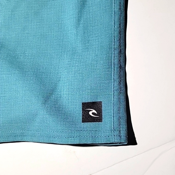 Rip Curl  Hybrid Shorts (34) - Picture 4 of 8